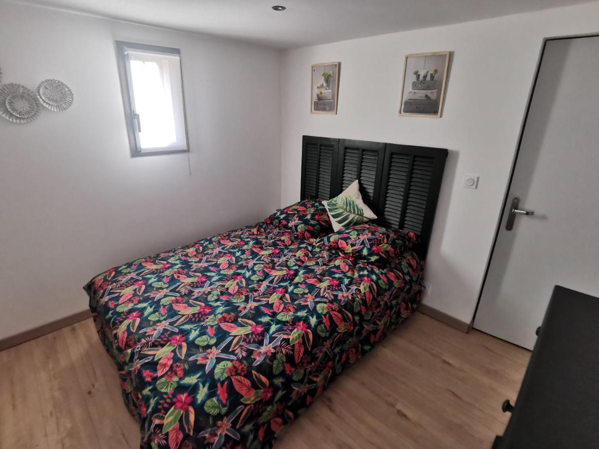 Gite 2 Chambres Avec Piscine Sernhac Esterno foto