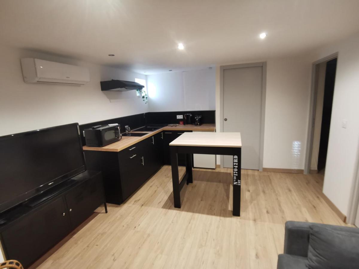 Gite 2 Chambres Avec Piscine Sernhac Esterno foto
